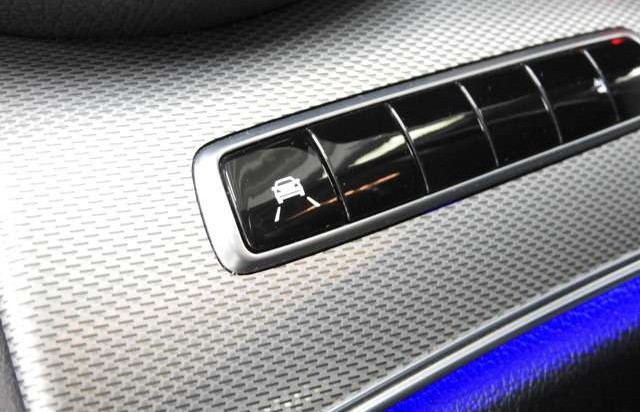 Mercedes-Benz Třídy E 220d T Avantgarde + AHK + Kamera