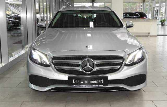 Mercedes-Benz Třídy E 220d T Avantgarde + AHK + Kamera
