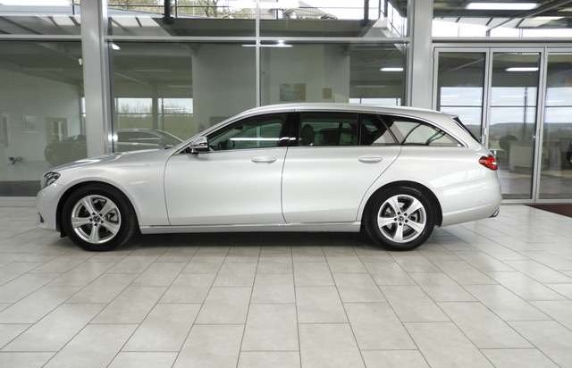 Mercedes-Benz Třídy E 220d T Avantgarde + AHK + Kamera