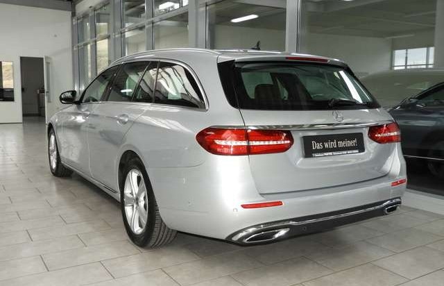 Mercedes-Benz Třídy E 220d T Avantgarde + AHK + Kamera