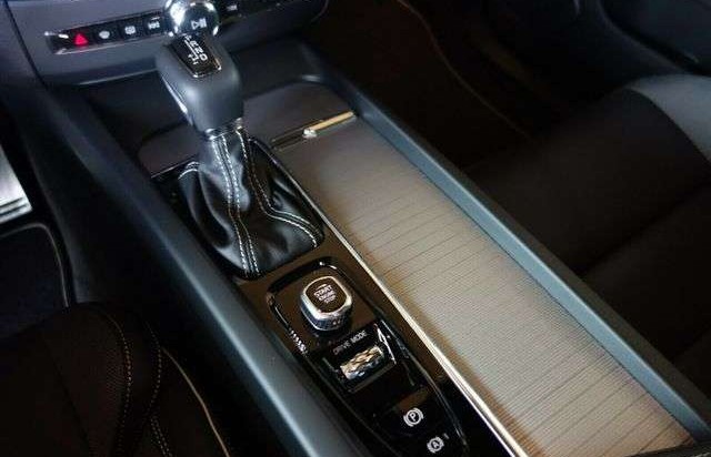 Volvo XC60 T5 Geartronic R-Design +ACC +Head-up