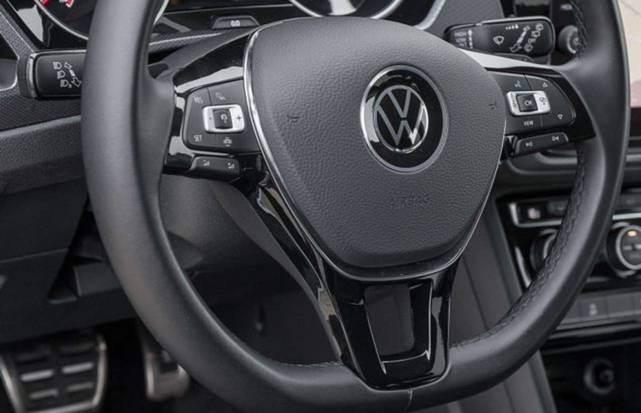 Volkswagen Touran 2.0 TDI DSG ACTIVE 7-SITZE NAVI LED SITZH