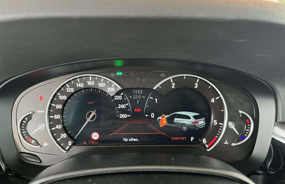 BMW Řada 5 d xDrive Touring M-Sport HUD AHK DA+ StandHz