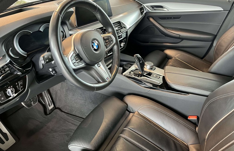 BMW Řada 5 d xDrive Touring M-Sport HUD AHK DA+ StandHz