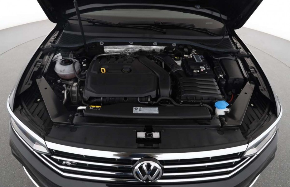 Volkswagen Passat 1.5 TSI DSG Elegance R-Line | LED