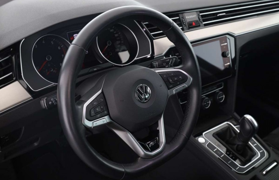 Volkswagen Passat 1.5 TSI DSG Elegance R-Line | LED