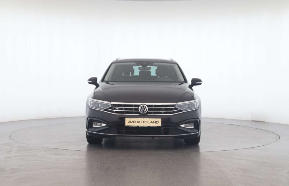 Volkswagen Passat 1.5 TSI DSG Elegance R-Line | LED