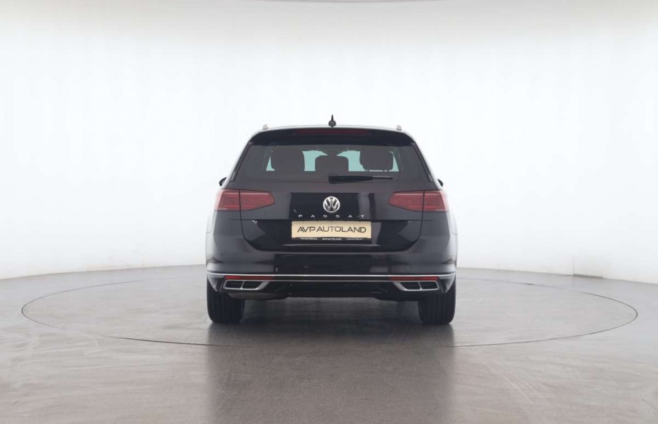 Volkswagen Passat 1.5 TSI DSG Elegance R-Line | LED